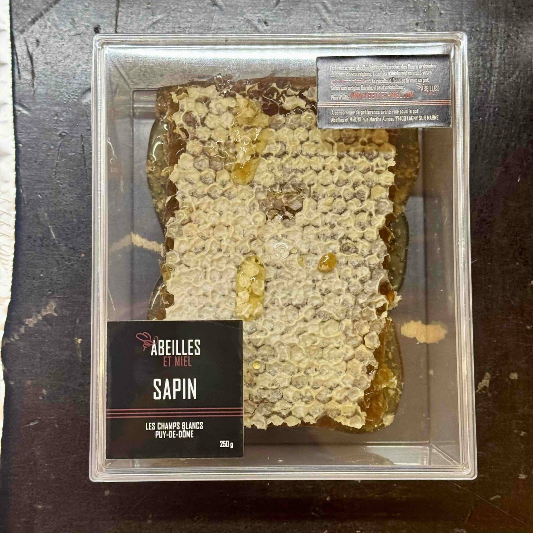 Miel en rayon de sapin Abeilles et Miel, récolté dans le Puy-de-Dôme, présenté en barquette
